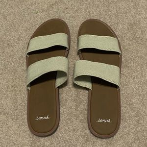 SANUK STRAPPY SANDALS